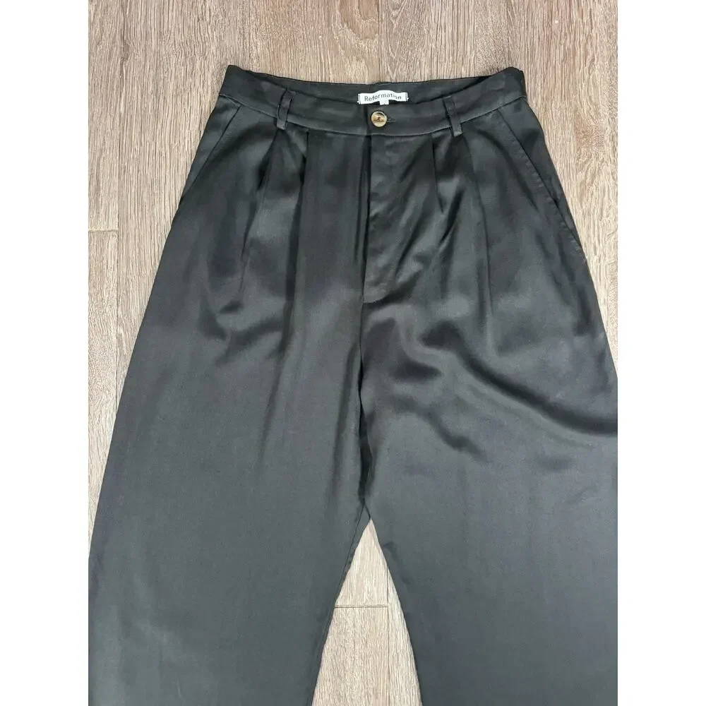 Reformation Black Pleated Relaxed Bottom Flare Pants -Sz 6~ Stylish~ - Picture 2 of 15